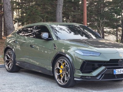 LAMBORGHINI URUS - 6