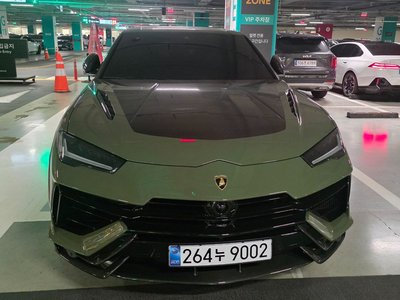 LAMBORGHINI URUS - 4