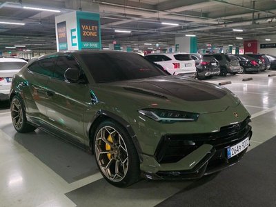 LAMBORGHINI URUS - 7