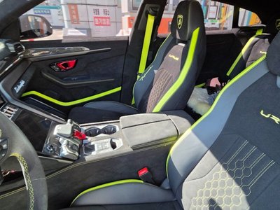 LAMBORGHINI URUS - 9