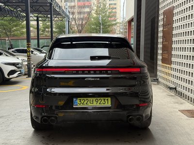 2025 Porsche CAYENNE photo 7