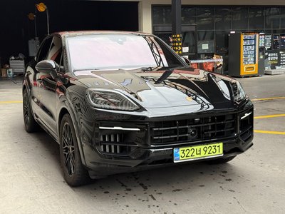 2025 Porsche CAYENNE photo 4