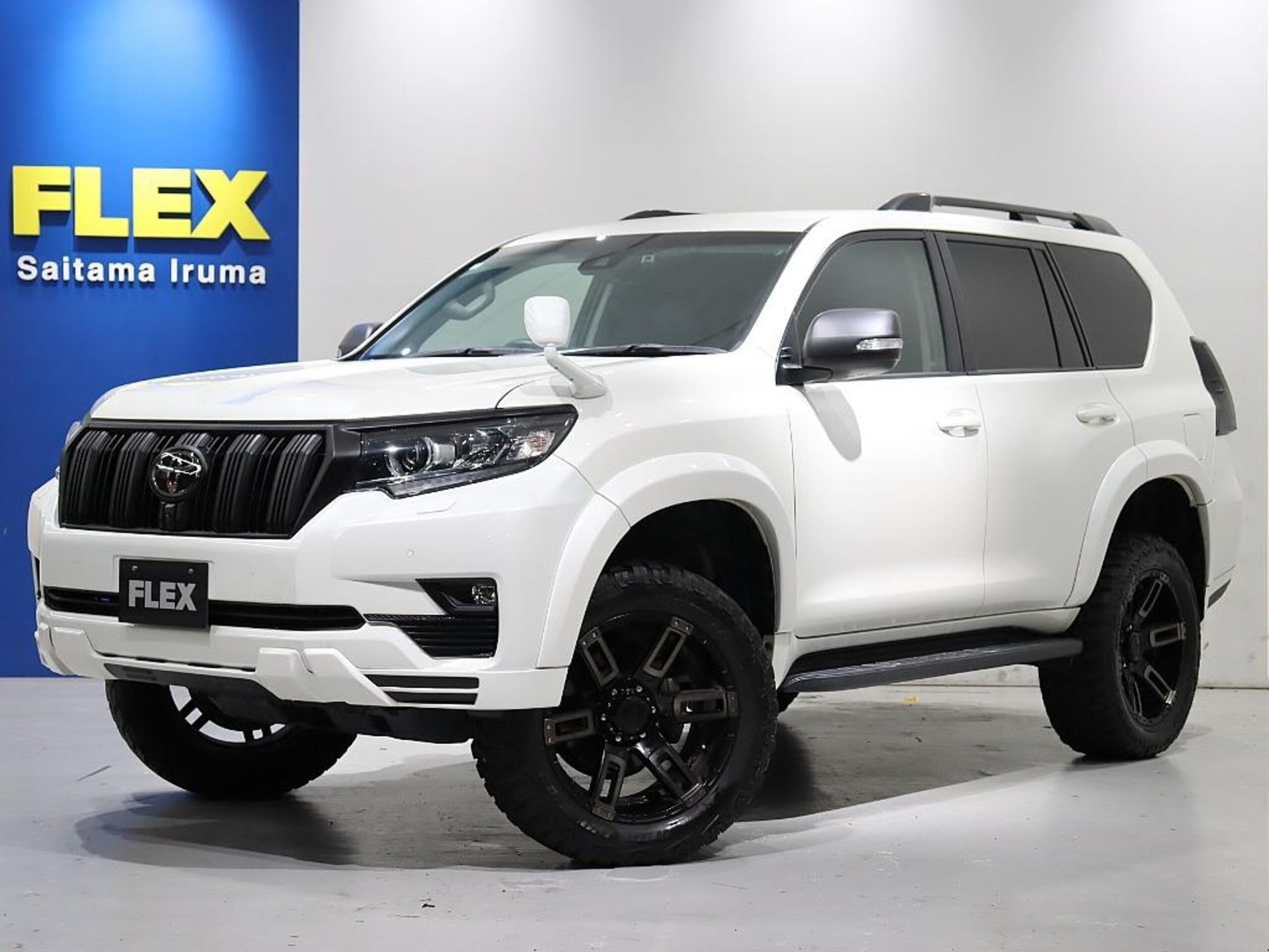 TOYOTA LAND CRUISER PRADO - View 1