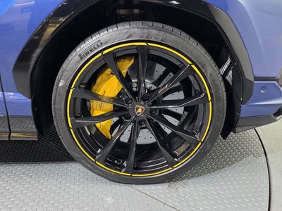 LAMBORGHINI URUS - 6