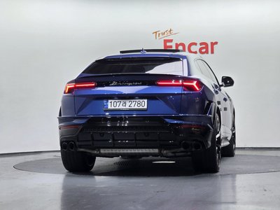 LAMBORGHINI URUS - 4