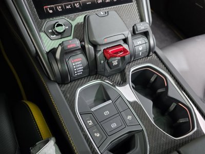 LAMBORGHINI URUS - 9