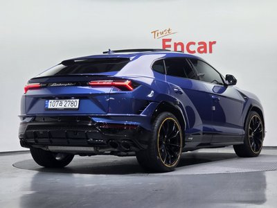 LAMBORGHINI URUS - 3