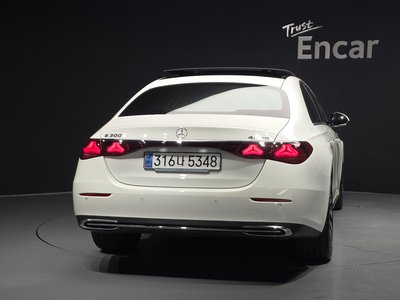 صورة 4 لـ 2024 Mercedes-BENZ E-CLASS