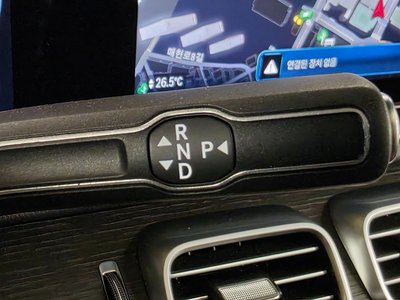 MERCEDES-BENZ GLS - 9