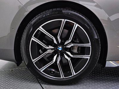 BMW I7 - 6