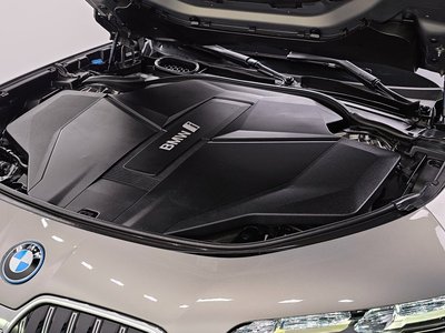 BMW I7 - 7