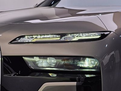 BMW I7 - 9