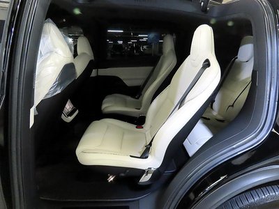 TESLA MODEL X - 8
