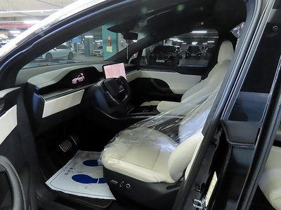 TESLA MODEL X - 4