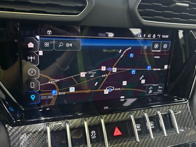 2024 Lamborghini URUS thumbnail 12