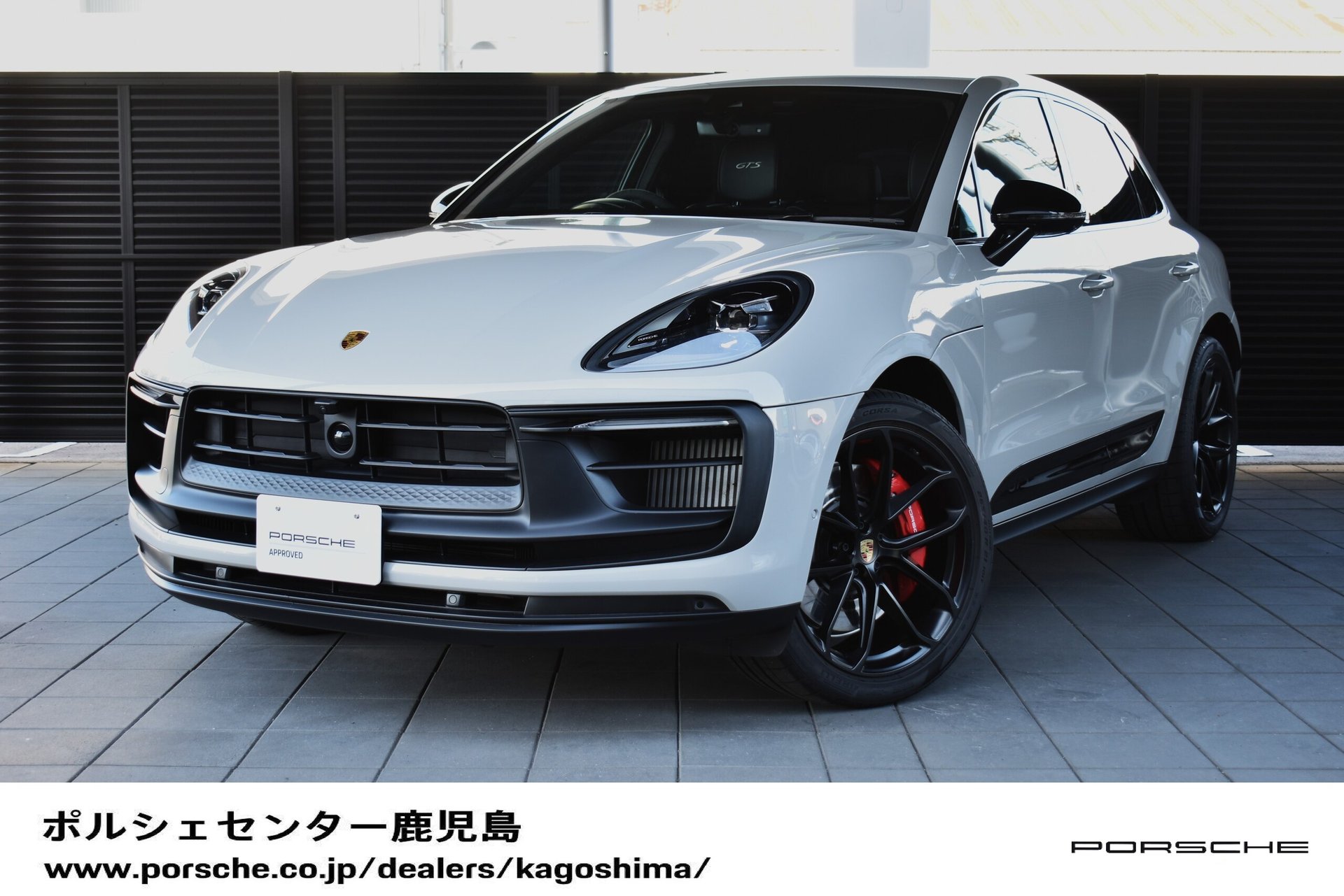 PORSCHE MACAN - View 1