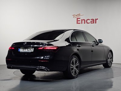 MERCEDES-BENZ E-CLASS - 4