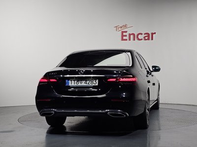 MERCEDES-BENZ E-CLASS - 3