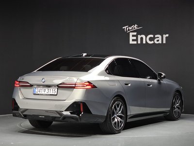 2025 BMW 5 SERIES 照片 4