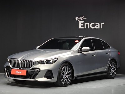 2025 BMW 5 SERIES 照片 1
