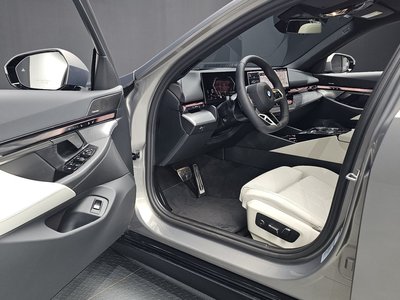 صورة مصغرة 17 لـ 2025 BMW 5 SERIES