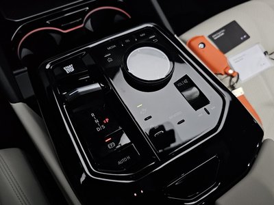 صورة مصغرة 12 لـ 2025 BMW 5 SERIES