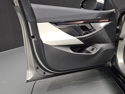 صورة مصغرة 14 لـ 2025 BMW 5 SERIES