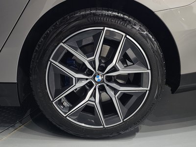 2025 BMW 5 SERIES 照片 8