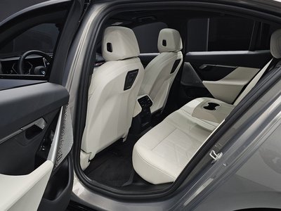 صورة مصغرة 18 لـ 2025 BMW 5 SERIES
