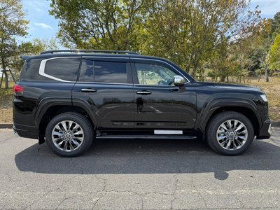 TOYOTA LAND CRUISER 300 - 5