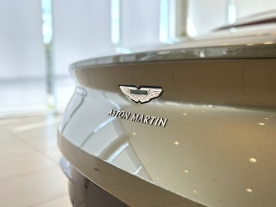 2019 Aston Martin DB11 VOLANTE — миниатюра 40