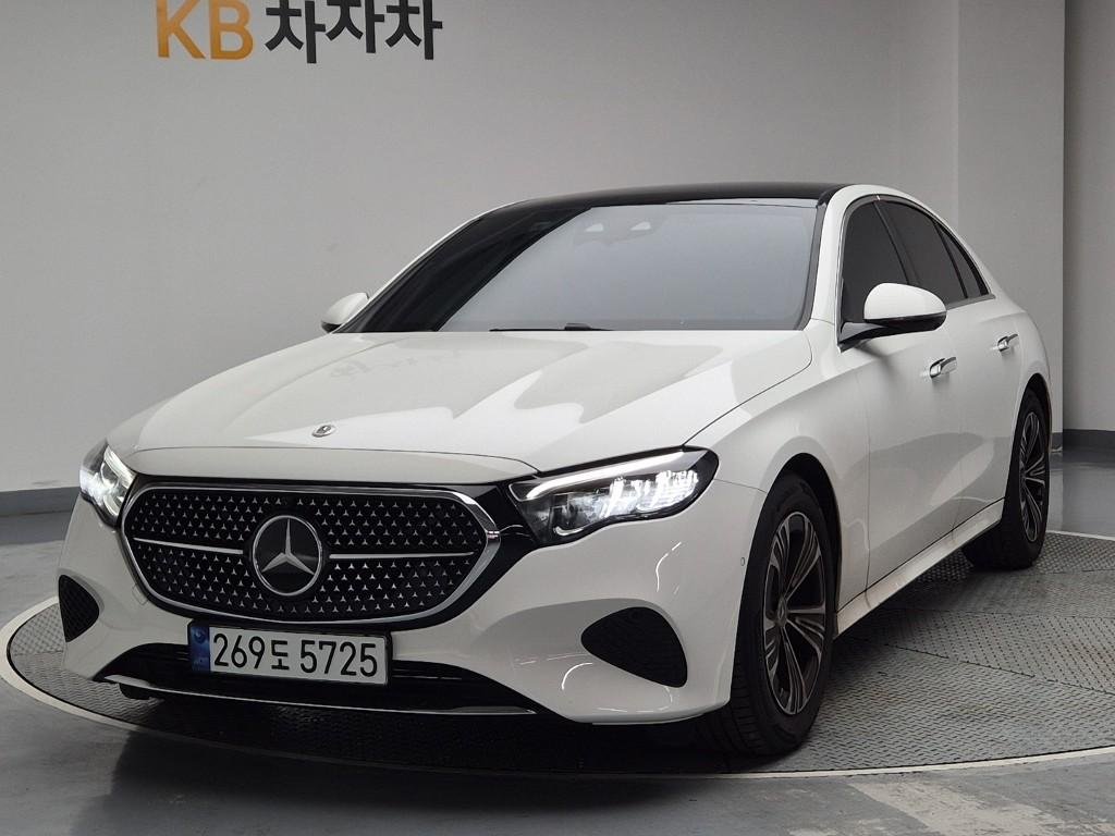 MERCEDES-BENZ E-CLASS - View 1