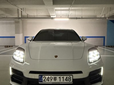 PORSCHE PANAMERA - 4
