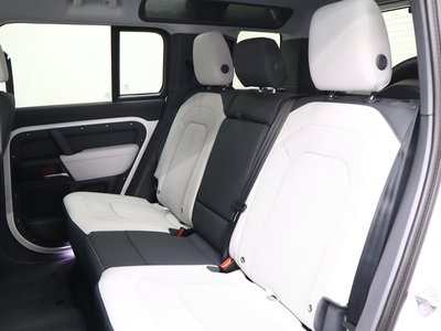 LAND ROVER DEFENDER - 10