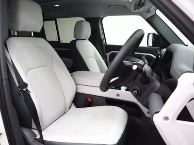 LAND ROVER DEFENDER - 7