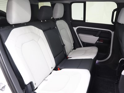 LAND ROVER DEFENDER - 8