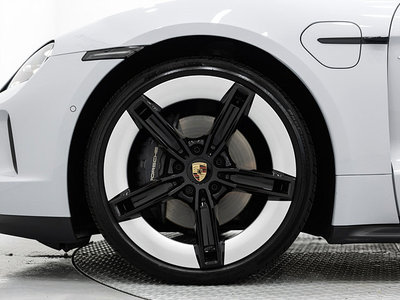 PORSCHE TAYCAN - 6