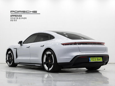 PORSCHE TAYCAN - 5