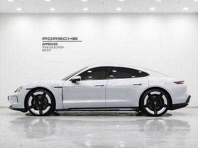 PORSCHE TAYCAN - 7