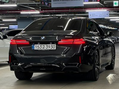صورة 4 لـ 2025 BMW 5 SERIES