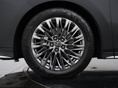صورة 5 لـ 2025 Lexus LM