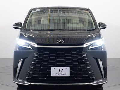 2025 Lexus LM thumbnail 12
