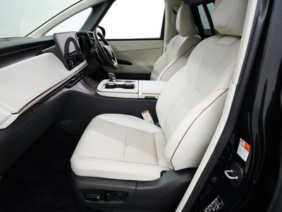 صورة 9 لـ 2025 Lexus LM