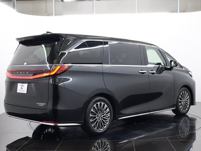 2025 Lexus LM thumbnail 17