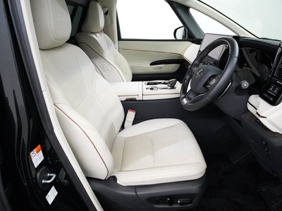 صورة 6 لـ 2025 Lexus LM
