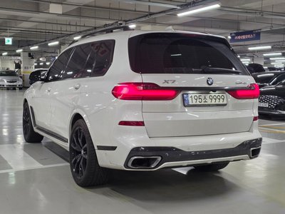 BMW X7 - 7