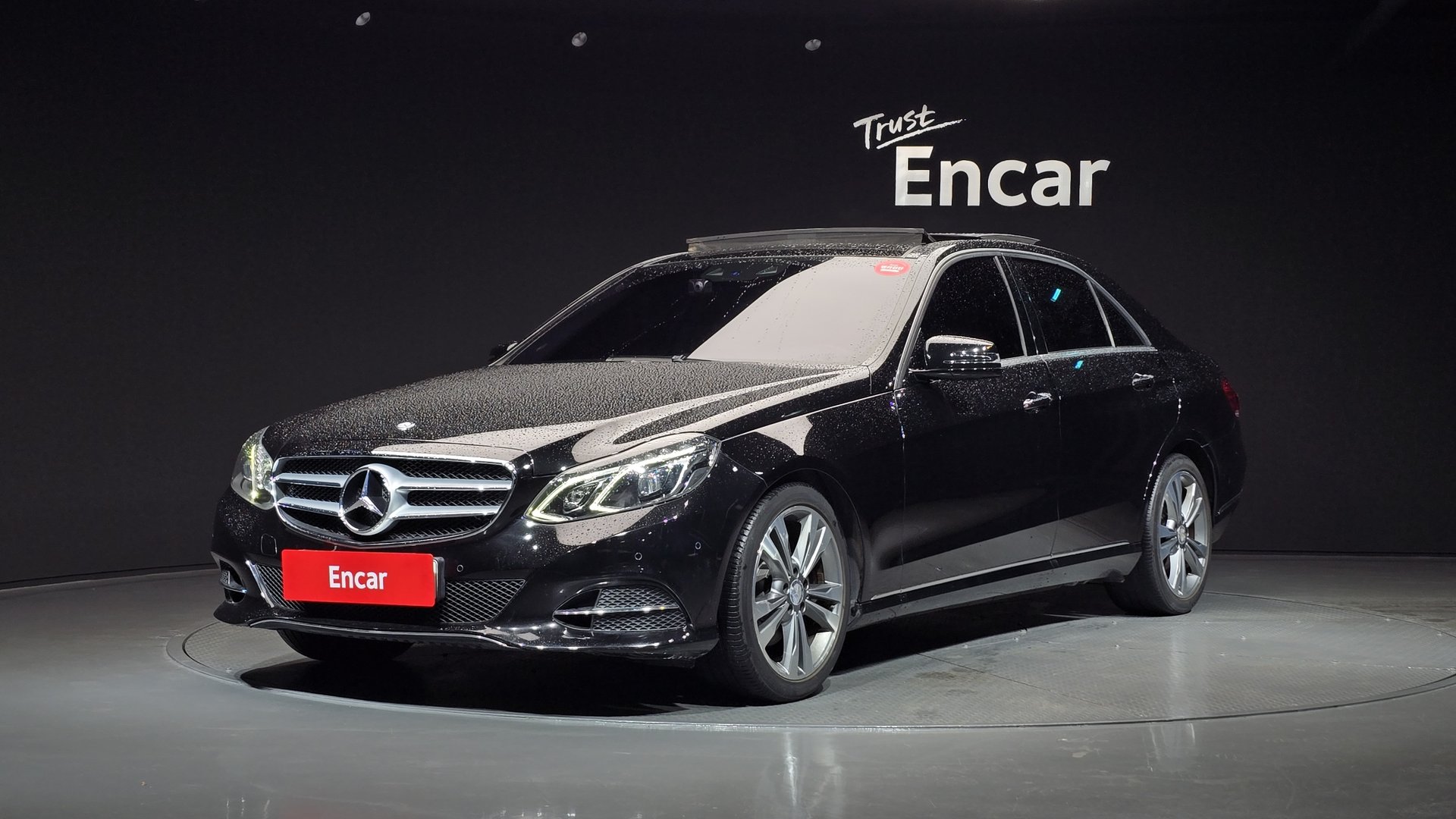 MERCEDES-BENZ E-CLASS - View 1