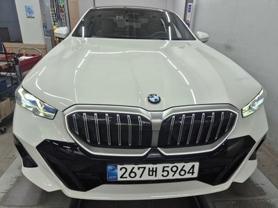 BMW 5 SERIES - 1
