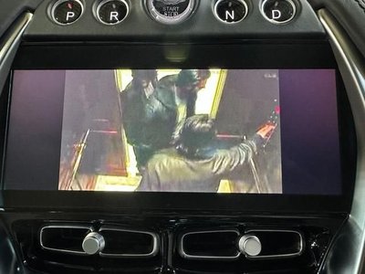 ASTON MARTIN DBX - 8