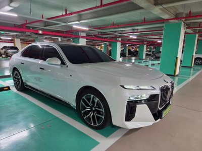 2024 BMW 7 SERIES photo 2